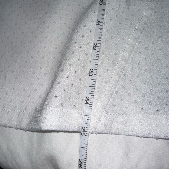 Bright white eyelet top in size 8 Anne Klein - Picture 5 of 8